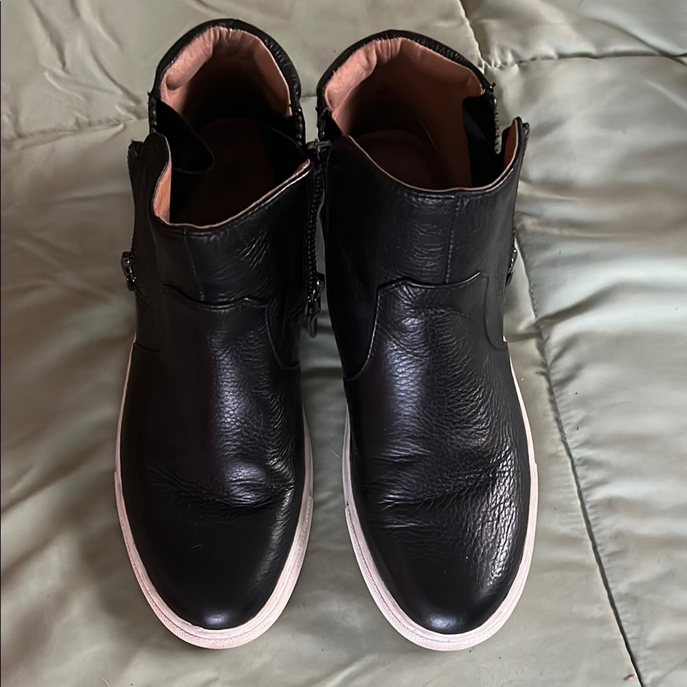 Gentle Souls Carol by Kenneth Cole